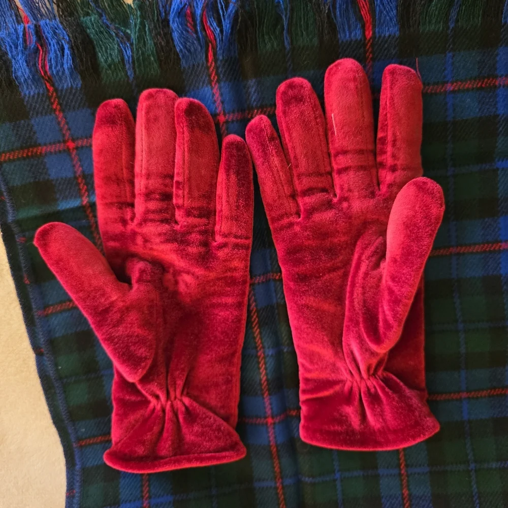 Cejon 3M Thinsulate Cherry Red Velvet Gloves & Blue Tartan Plaid Scarf Set - Picture 3 of 9